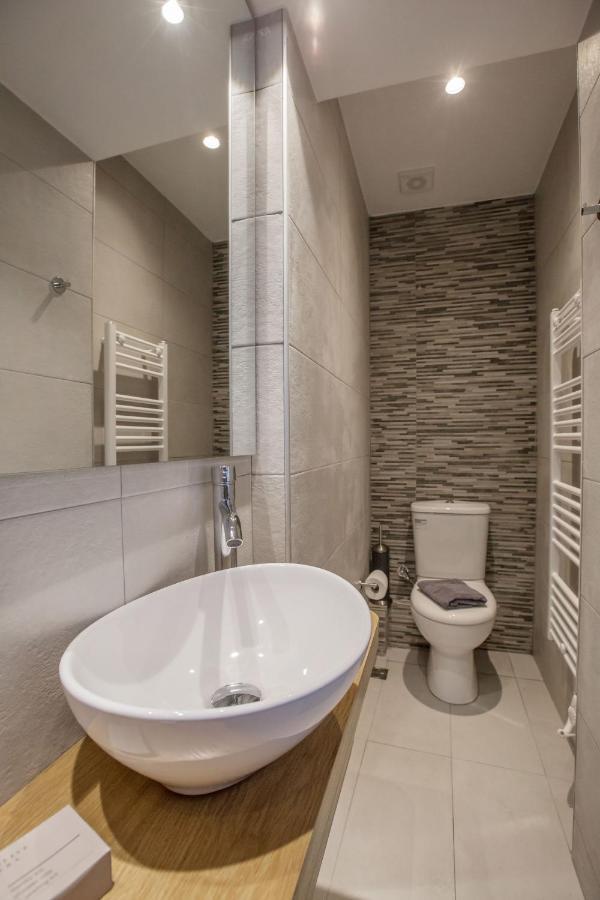 Cozy Apartment In Syntagma-Plaka By Ghh เอเธนส์ ภายนอก รูปภาพ
