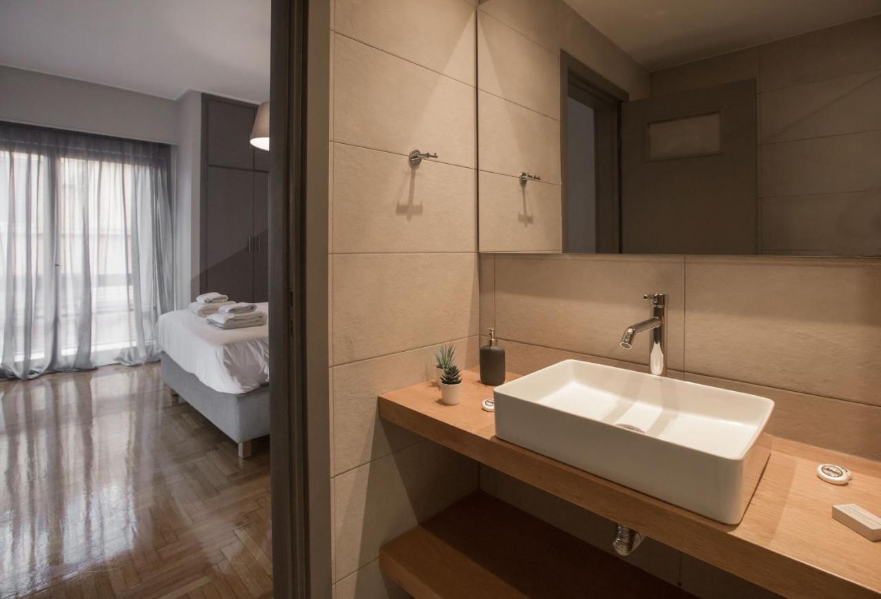 Cozy Apartment In Syntagma-Plaka By Ghh เอเธนส์ ภายนอก รูปภาพ